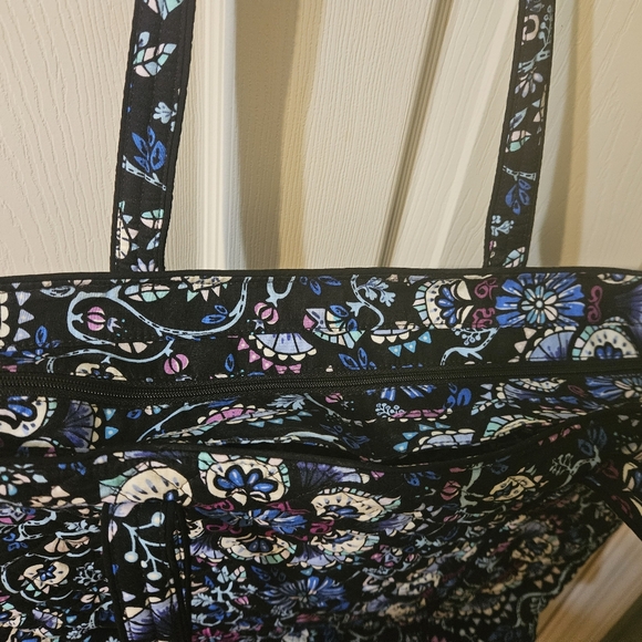 Vera Bradley Large Tote - Picture 6 of 12